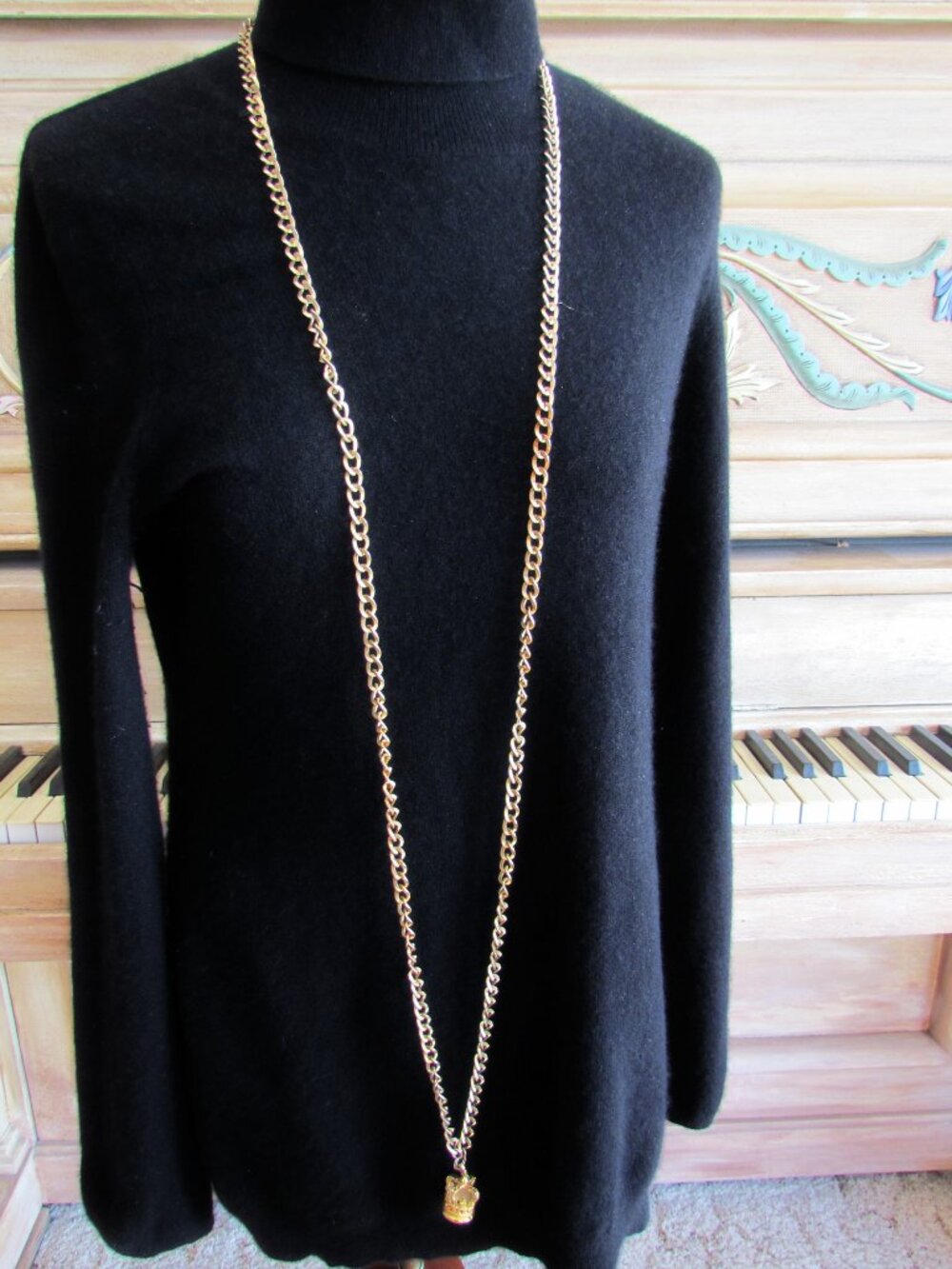 CROWN NECKLACE, GOLD-TONE 32" PENDANT w 3-D IMPERIAL CROWN; GEMSTONES & DETAILS - Picture 4 of 6